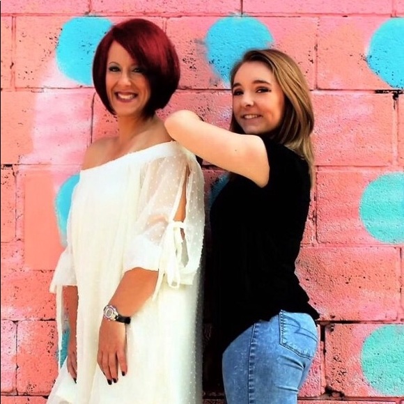 Meet your Posher, Christey - Picture 3 of 16